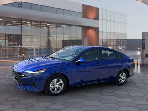 Used 2023 Hyundai Elantra SE FWD image 2