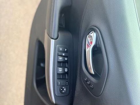 Used 2019 Jeep Cherokee Latitude w/ Popular Appearance Group image 13