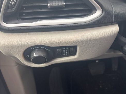 Used 2024 Chrysler Voyager LX image 23