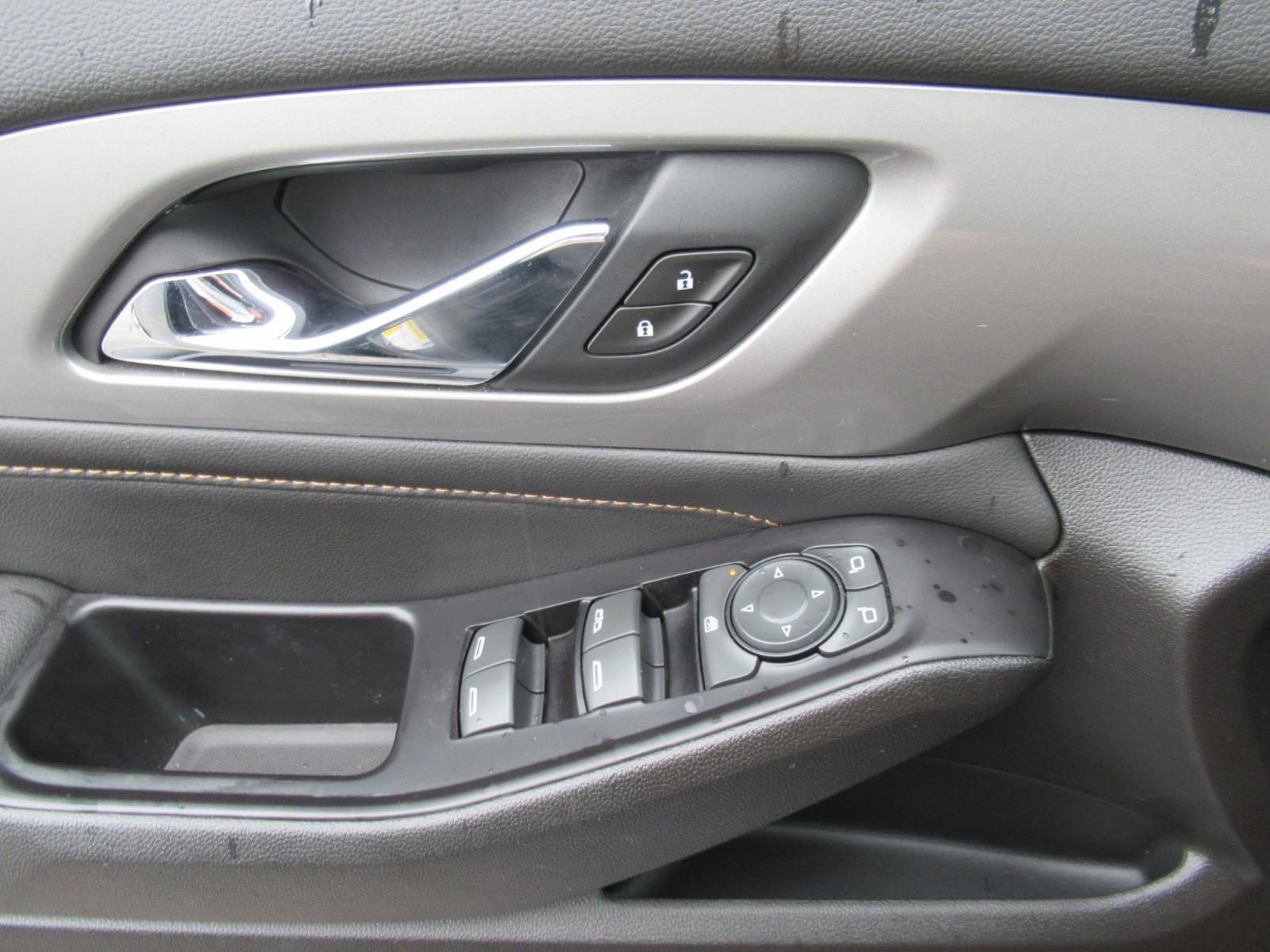 Used 2020 Chevrolet Traverse LT FWD image 23