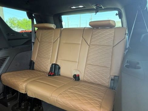 Used 2023 Cadillac Escalade Premium Luxury w/ Performance Package AWD/4WD image 17