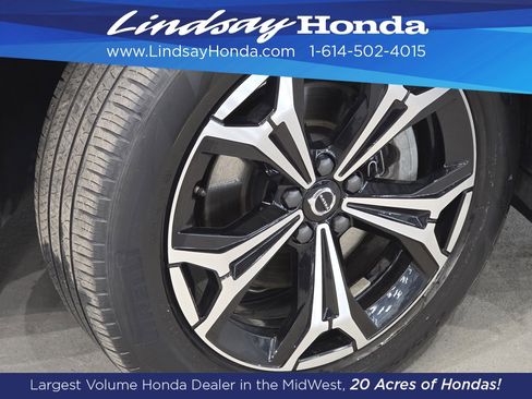 Used 2022 Volvo XC60 B5 Momentum w/ Climate Package image 24