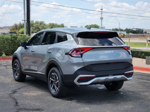 New 2025 Kia Sportage LX image 6