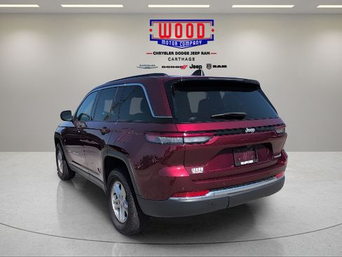Used 2025 Jeep Grand Cherokee Laredo RWD image 5