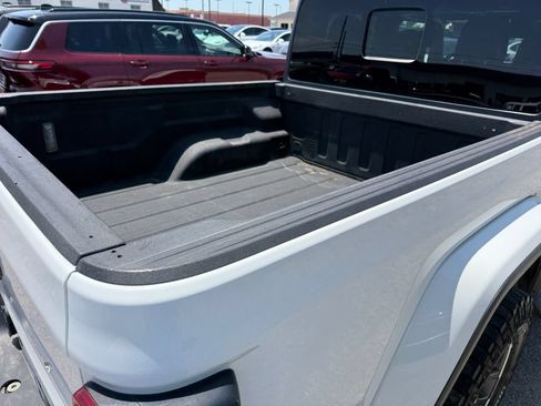 Used 2020 Jeep Gladiator Overland AWD/4WD image 15