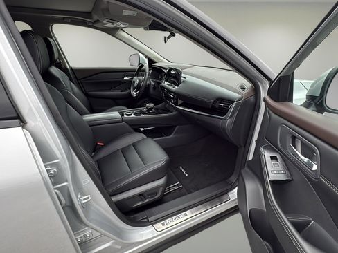 Used 2023 Nissan Rogue SL w/ SL Premium Package image 25