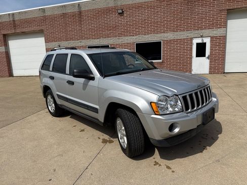 Used 2006 Jeep Grand Cherokee Laredo AWD/4WD image 3