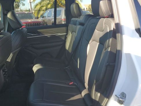 New 2025 Jeep Grand Cherokee Limited image 15