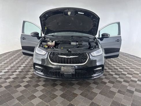 Used 2023 Chrysler Pacifica Touring-L FWD image 11
