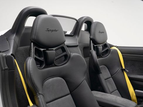 Used 2020 Porsche 718 Boxster Spyder RWD image 45