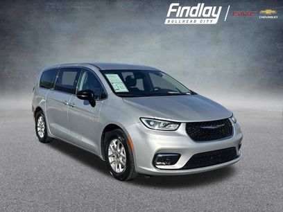 Used 2024 Chrysler Pacifica Touring-L