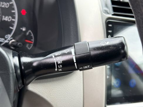 Used 2012 Toyota Corolla LE FWD image 28