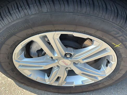 Used 2019 GMC Terrain SLE w/ LPO, Floor Liner Package FWD image 12