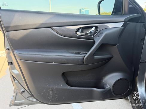 Used 2018 Nissan Rogue SV FWD image 9