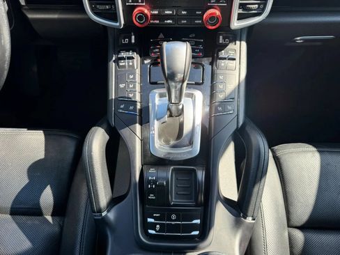 Used 2017 Porsche Cayenne Platinum Edition AWD/4WD image 24