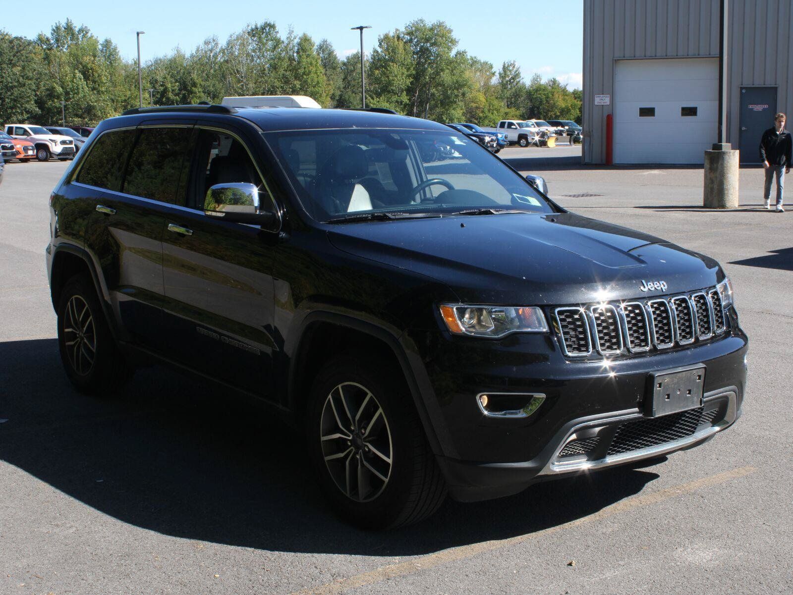 Used 2020 Jeep Grand Cherokee Limited w/ Trailer Tow Group IV AWD/4WD image 3