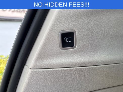 Used 2023 Chrysler Pacifica Touring-L image 44