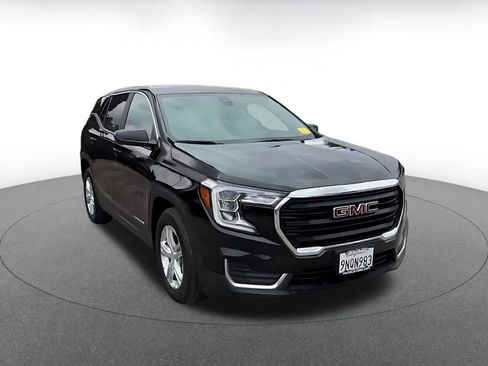 Used 2024 GMC Terrain SLE FWD image 3