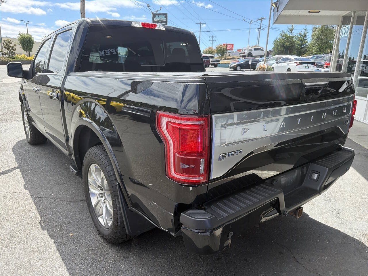 Used 2016 Ford F150 Platinum w/ Equipment Group 701A Luxury AWD/4WD image 3