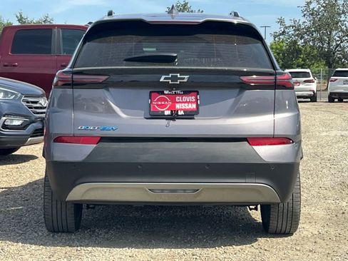 Used 2022 Chevrolet Bolt EUV LT w/ Convenience Package FWD image 8