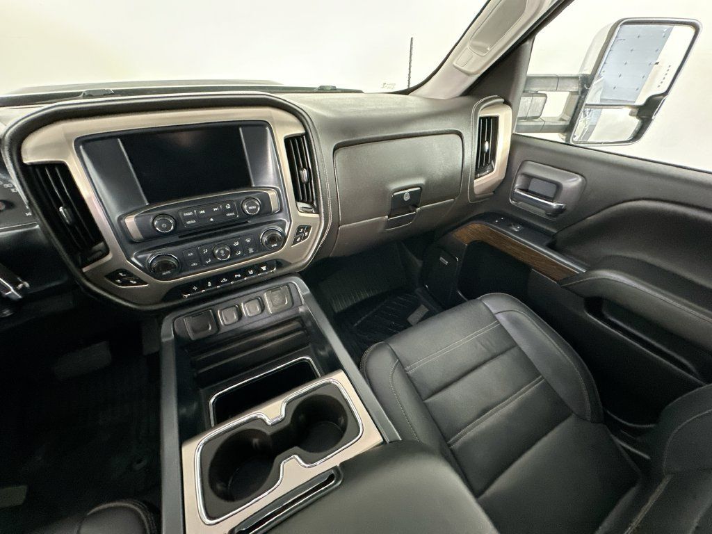 Used 2018 GMC Sierra 3500 Denali w/ Duramax Plus Package AWD/4WD image 11