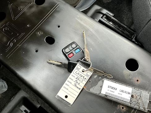 Used 2017 Ford Taurus Police Interceptor FWD image 10