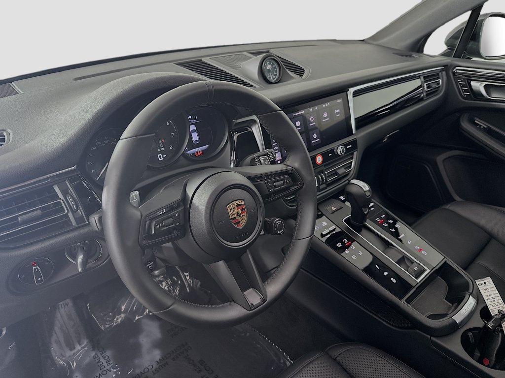 Certified 2025 Porsche Macan AWD/4WD image 25