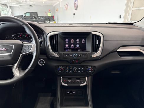 Certified 2022 GMC Terrain SLE w/ Driver Convenience Package AWD/4WD image 17