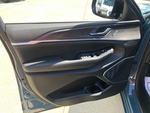 New 2026 Jeep Grand Cherokee Limited AWD/4WD image 9