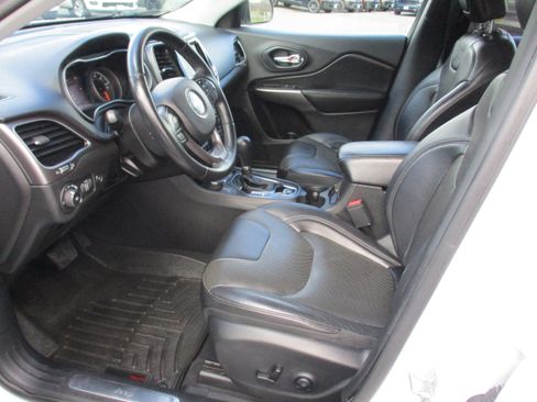 Used 2019 Jeep Cherokee Limited AWD/4WD image 12