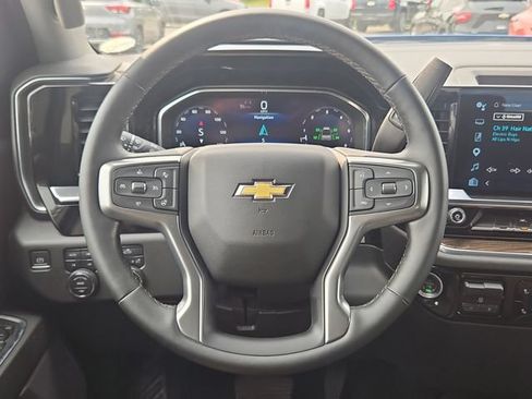 Used 2023 Chevrolet Silverado 1500 LT w/ Z71 Off-Road Package AWD/4WD image 15