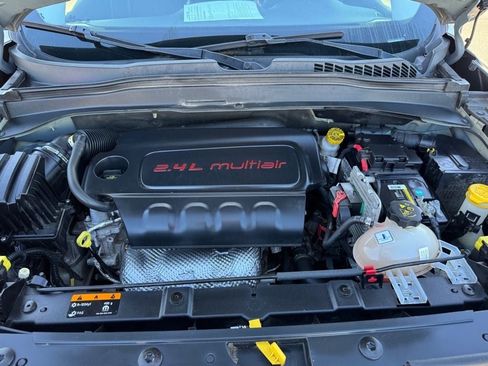 Used 2016 Jeep Renegade Trailhawk image 12