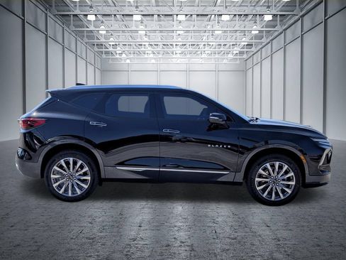 Used 2025 Chevrolet Blazer Premier FWD image 3
