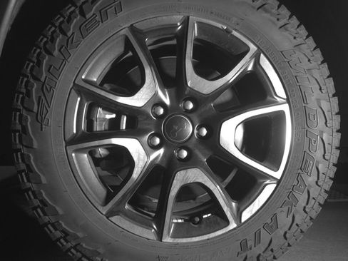 Used 2025 Jeep Compass Trailhawk AWD/4WD image 12