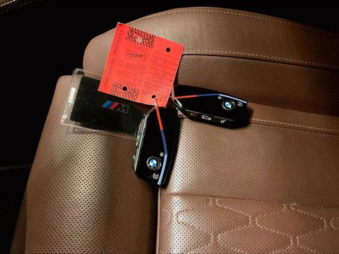 Used 2025 BMW X7 M60i image 13