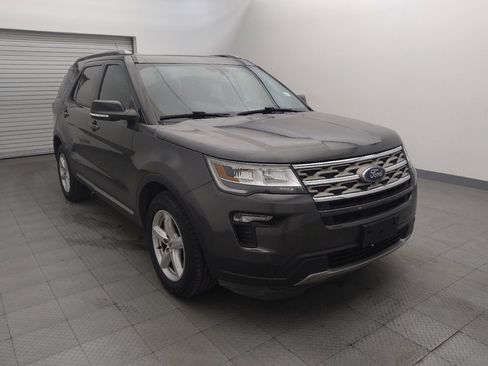 Used 2018 Ford Explorer XLT w/ Equipment Group 202A image 13