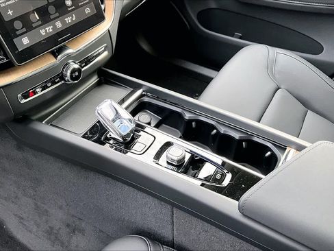 New 2026 Volvo XC60 B5 Plus w/ Protection Package Premier image 10