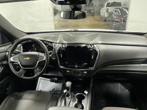 Used 2023 Chevrolet Traverse LT FWD image 17