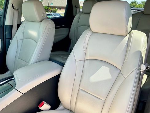 Used 2019 Buick Enclave Essence AWD/4WD image 34