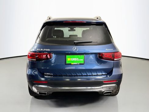 Used 2022 Mercedes-Benz GLB 250 4MATIC w/ Premium Package image 8