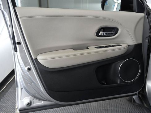 Used 2022 Honda HR-V EX-L image 14