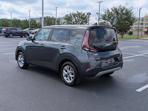 Used 2025 Kia Soul LX w/ LX Technology Package FWD image 5