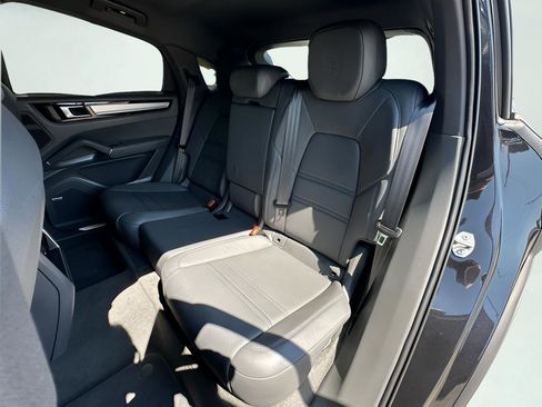 Used 2022 Porsche Cayenne E-Hybrid Coupe image 36