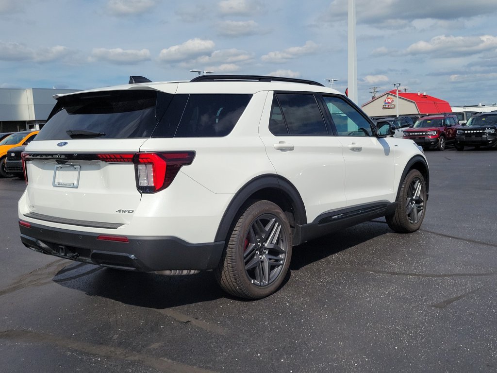 New 2026 Ford Explorer ST-Line w/ ST-Line Street Pack AWD/4WD image 4