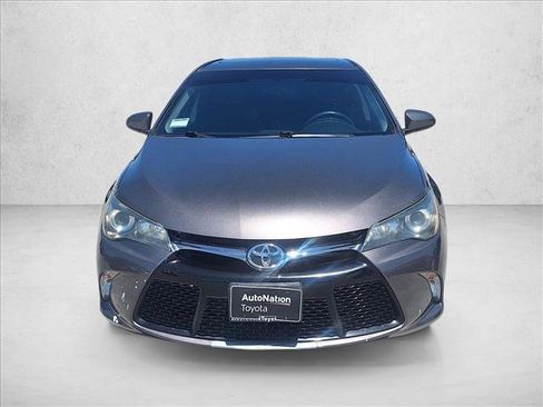 Used 2016 Toyota Camry SE w/ Moonroof Package FWD image 2