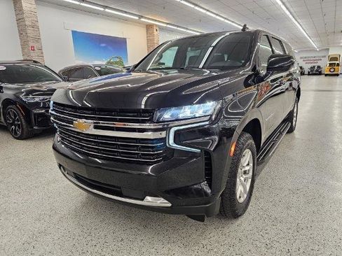 Used 2022 Chevrolet Suburban LT image 1