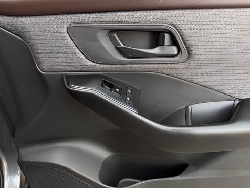 Used 2023 Nissan Rogue S image 24