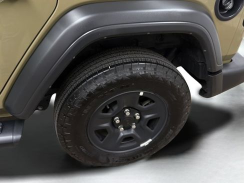 Used 2025 Jeep Wrangler Unlimited Sport AWD/4WD image 32