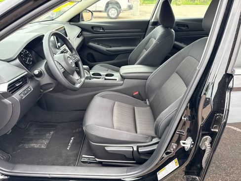 Used 2025 Nissan Altima 2.5 S FWD image 9