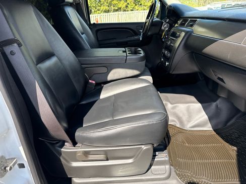 Used 2007 Chevrolet Suburban LS w/ Skid Plate Package image 12